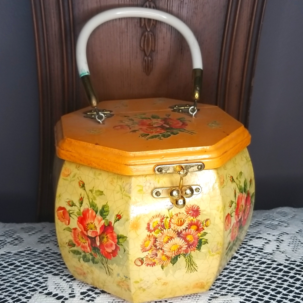 Vintage Gorgeous Handcrafted Wooden Purse with Lucite Handle-Floral